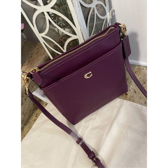 New coach leather crossbody - Picture 3 of 6